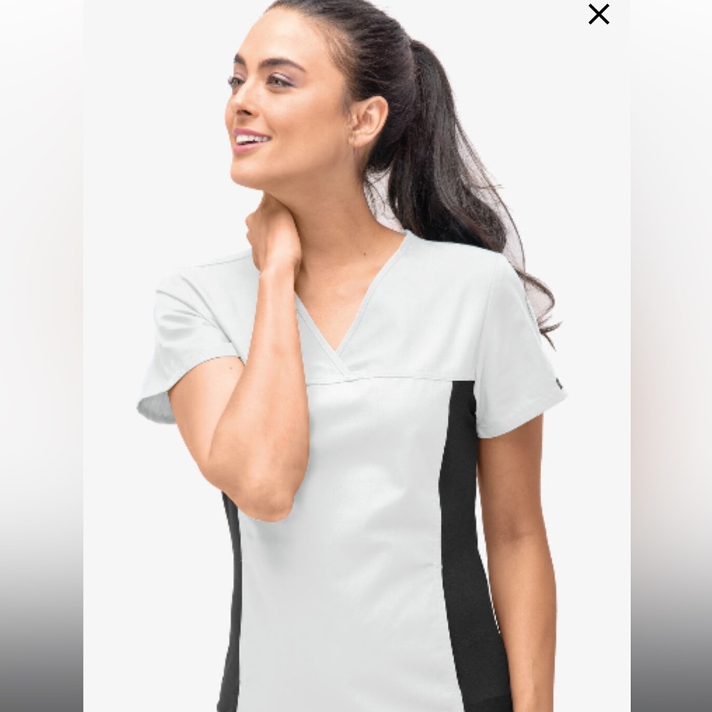 Cherokee Flexibles Women's 2-Pocket V-Neck Scrub Top